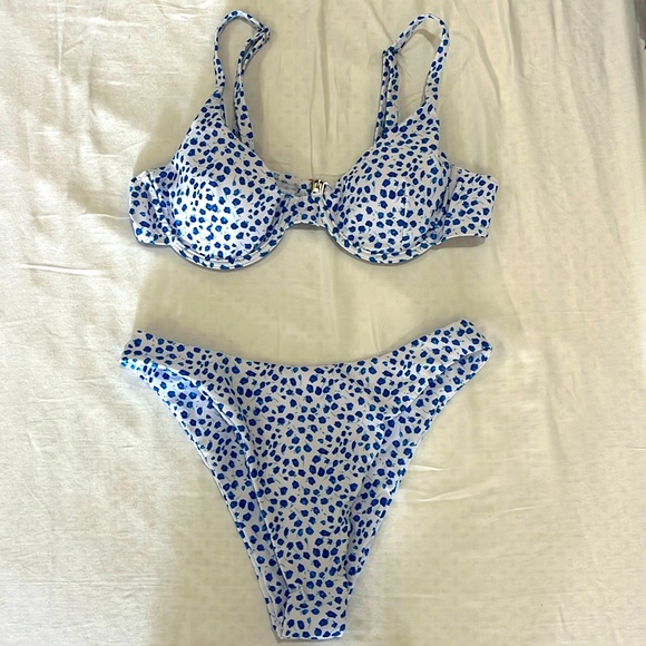 Size small, Blue floral bikini (top + bottom) NEVER WORN - Picture 1 of 7